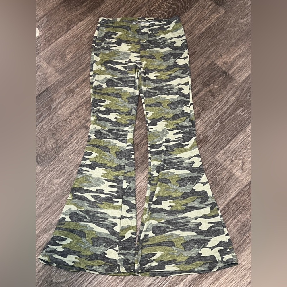 Camo flare pants